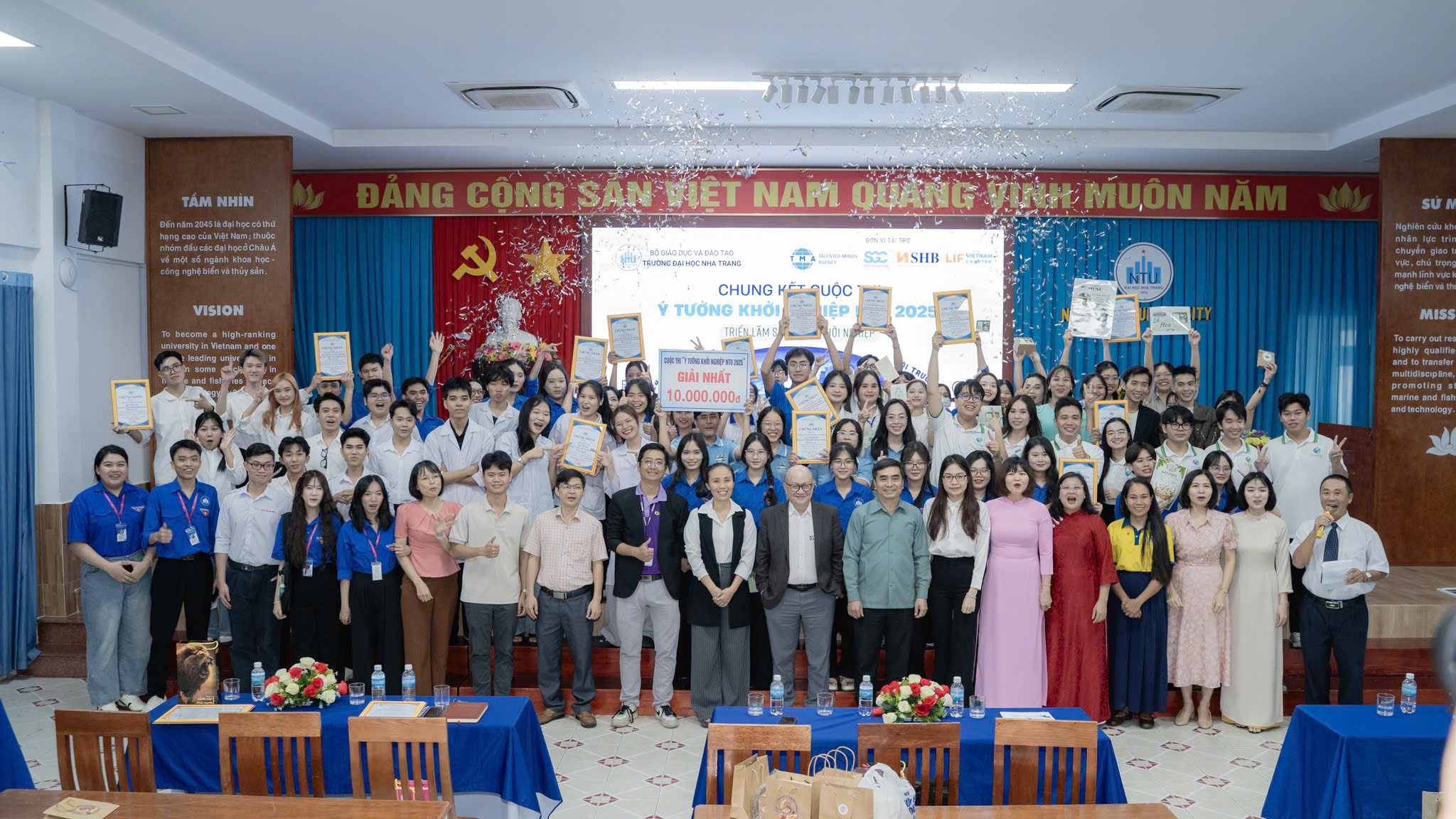 SINH VIÊN KHOA CÔNG NGHỆ THỰC PHẨM ĐẠT GIẢI TẠI CÁC CUỘC THI KHỞI NGHIỆP