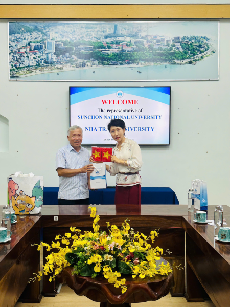 Đại diện Khoa Công nghệ Thực phẩm tiếp đoàn công tác của Trường Đại học Quốc Gia Sunchon, Hàn Quốc