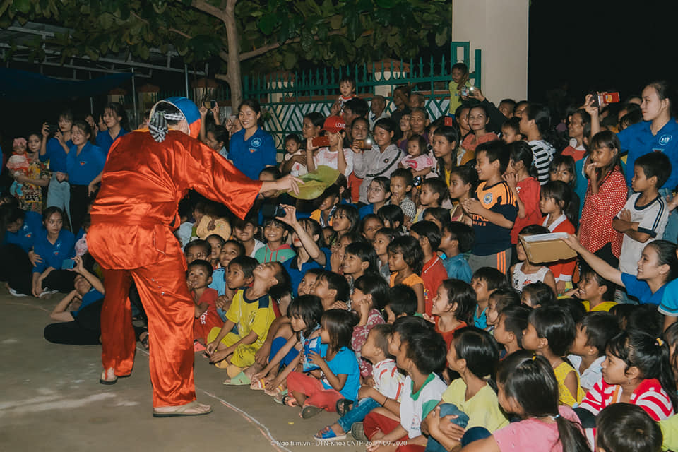 CHƯƠNG TRÌNH "VẦNG TRĂNG YÊU THƯƠNG 2020" - TRUNG THU CHO TRẺ EM NGHÈO